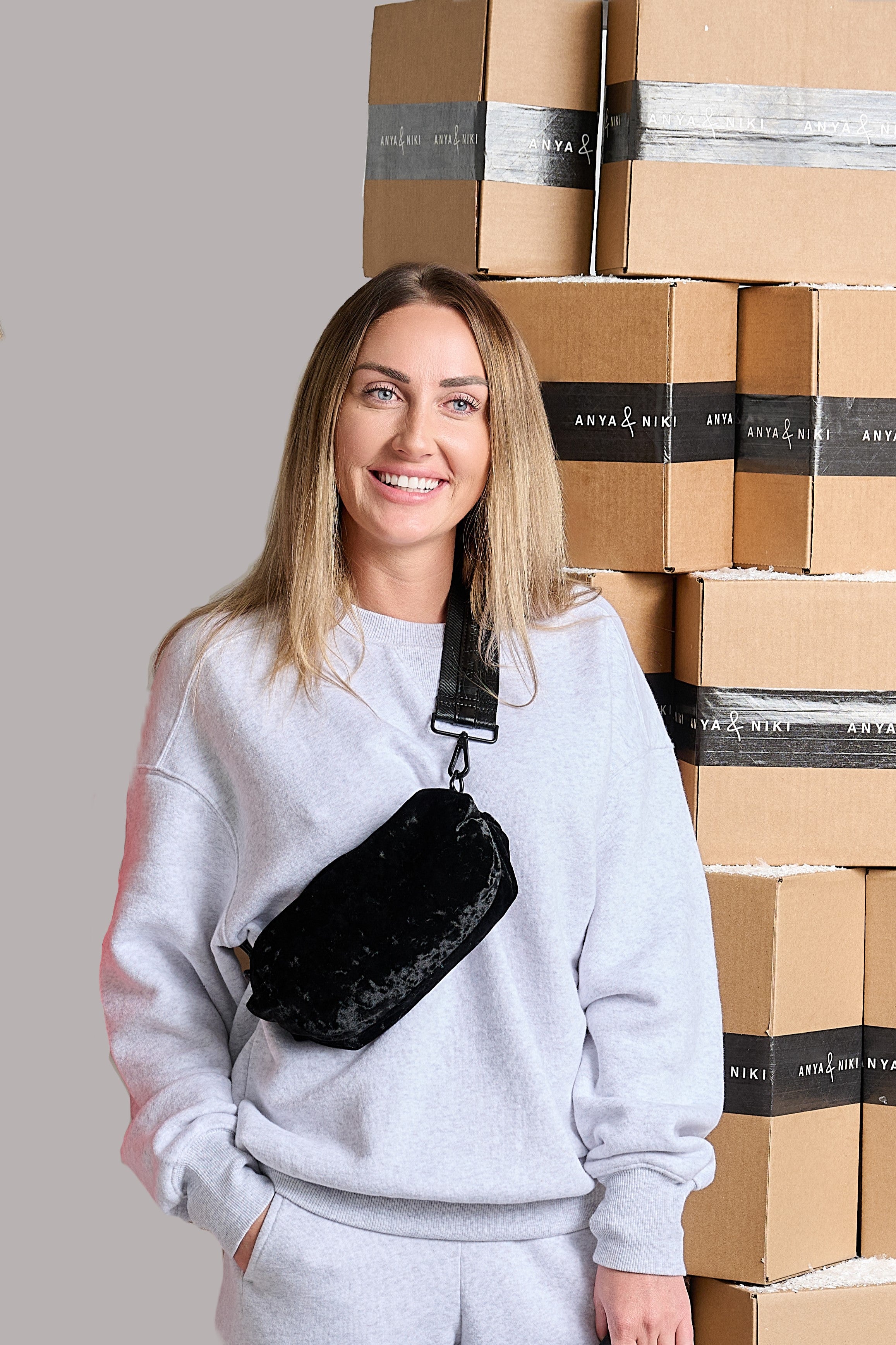 The Orlando Bag Black Velvet – Anya & Niki