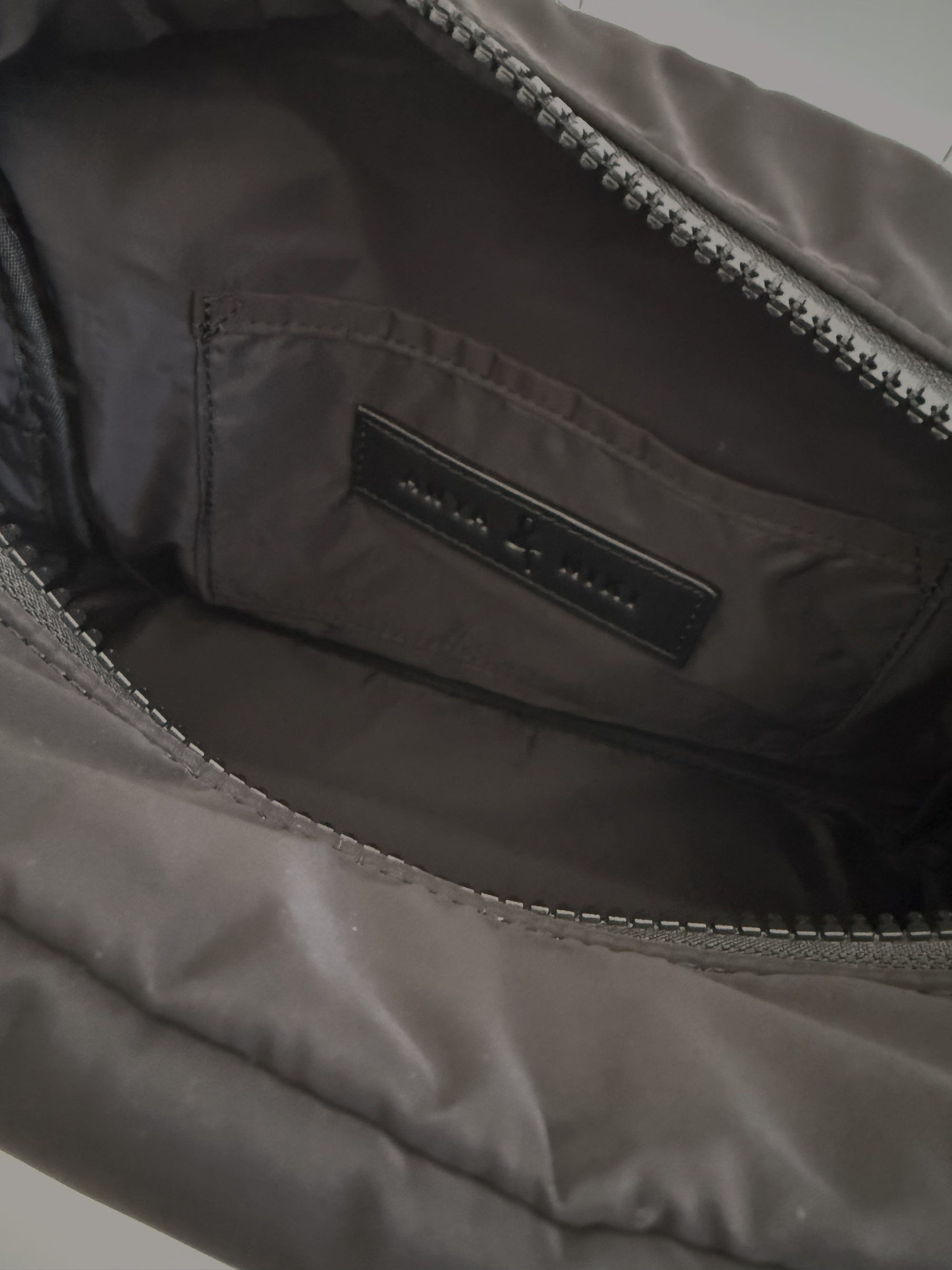 The Hudson Pouch Black