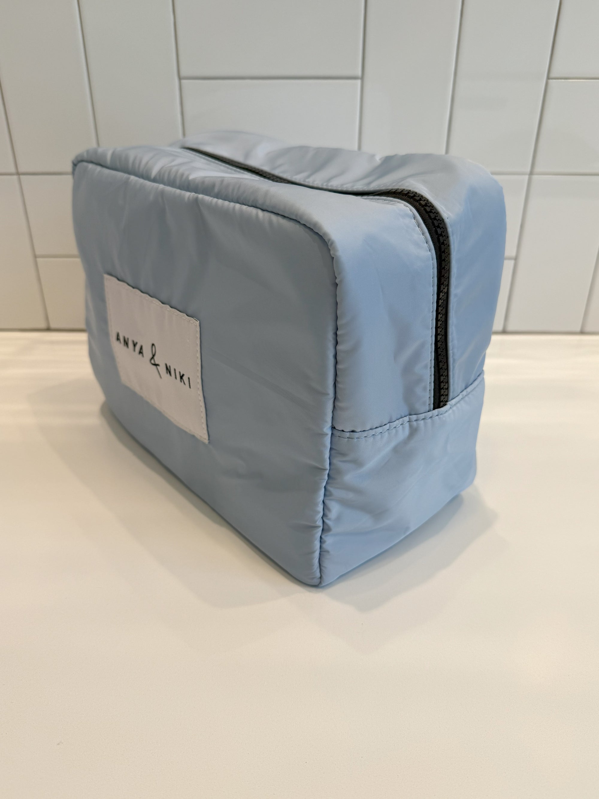 The Hudson Pouch Light Blue