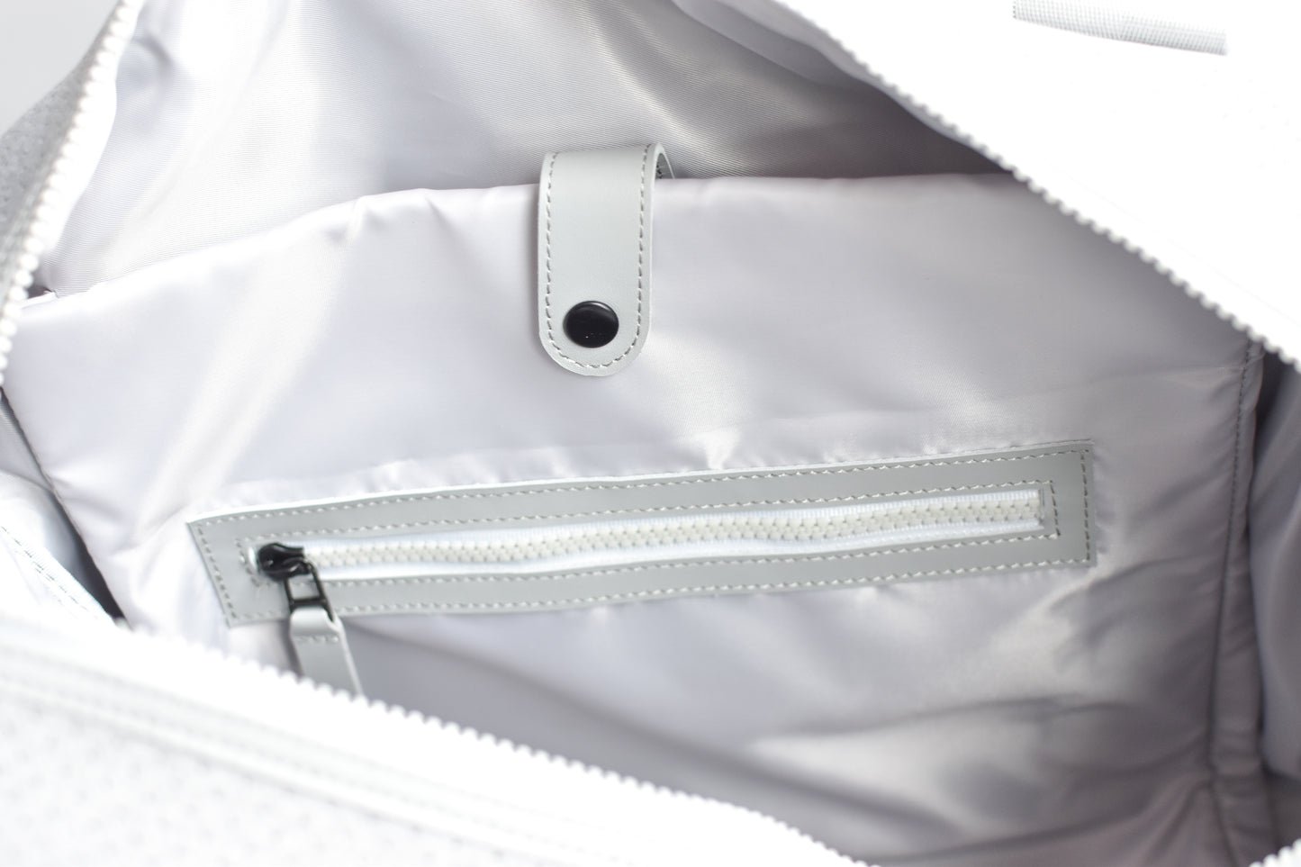 Close up of interior organization on the Callahan grey neoprene duffel bag from Anya & Niki.