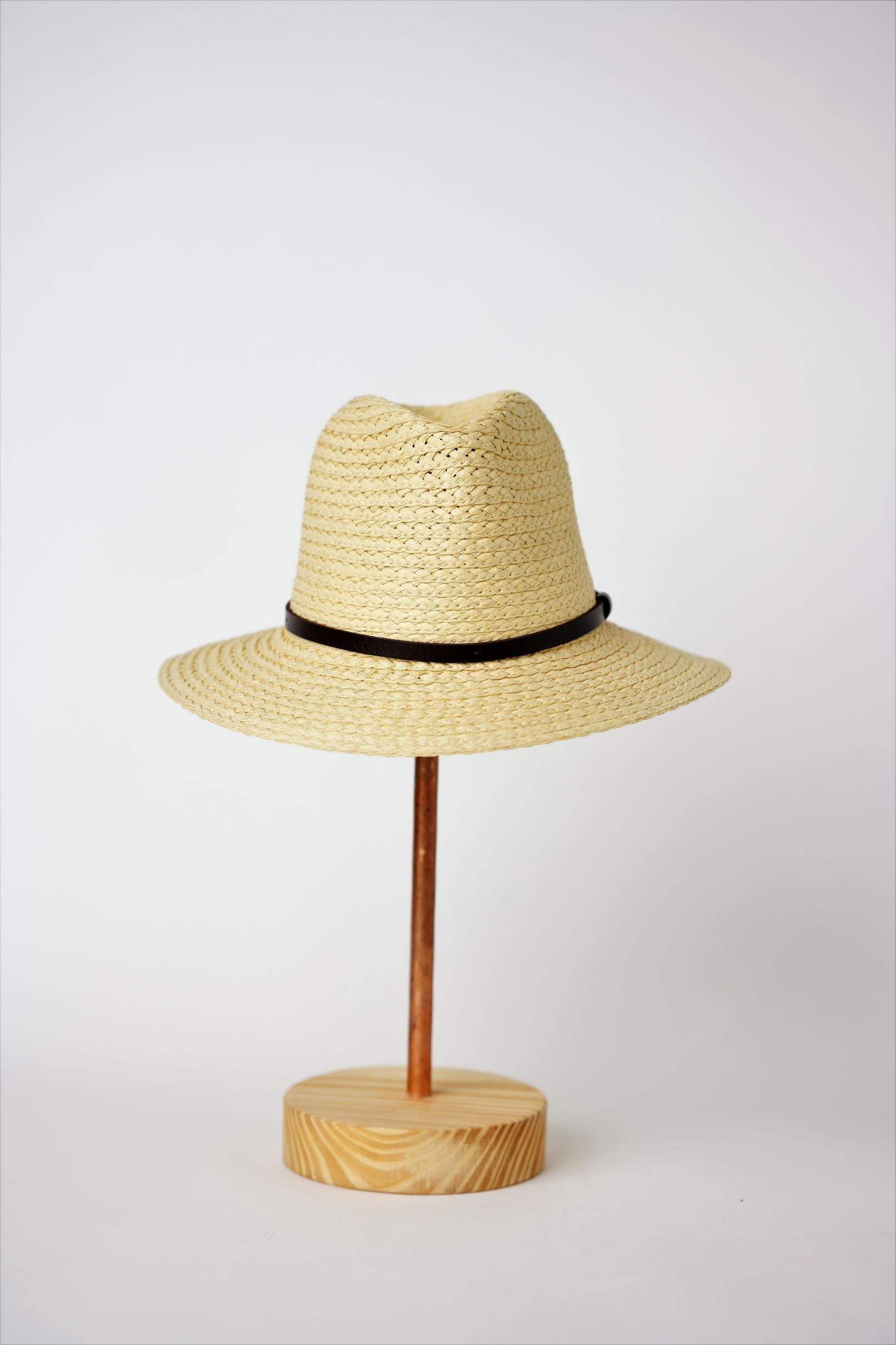 Natural straw panama hat with thin brown leather band.